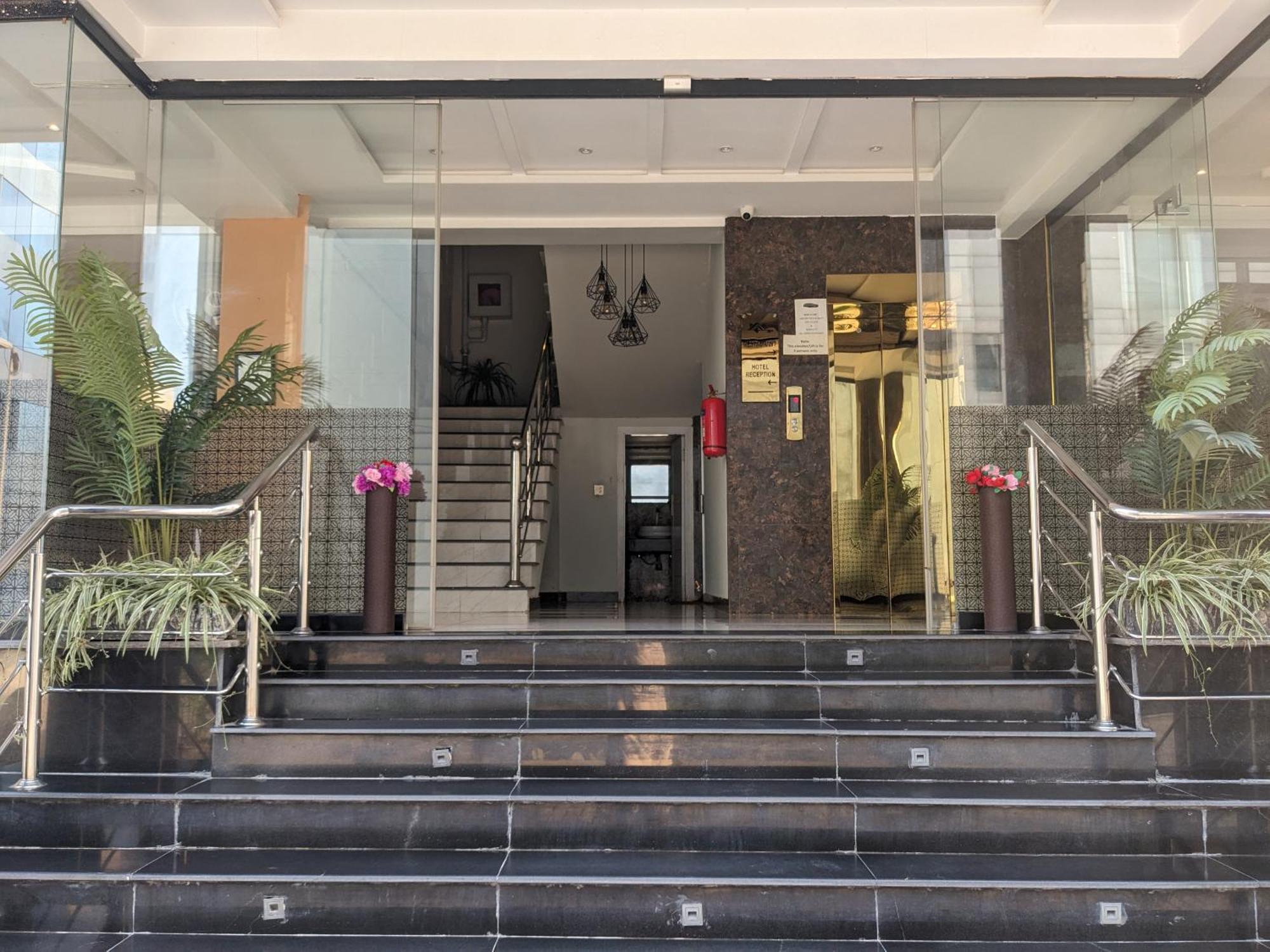 Nueva Hotel イスラマバード エクステリア 写真